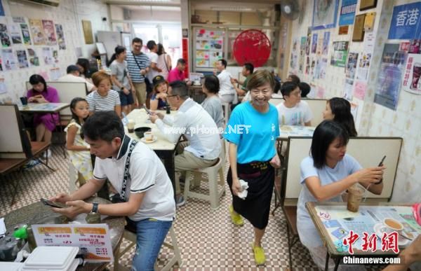 我支持香港警察:香港撑警茶餐厅爆红 民众慕名前来支持插图