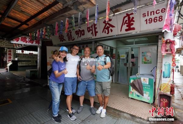 我支持香港警察:香港撑警茶餐厅爆红 民众慕名前来支持插图6